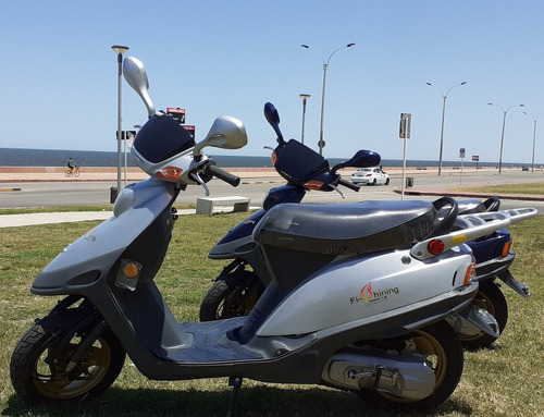 Imagen 7 de 11 de Moto Sundiro Scooter 50cc Bajo Consumo.