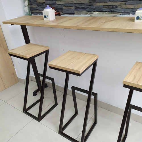 Imagen 3 de 8 de Taburetes De Madera Y Metal