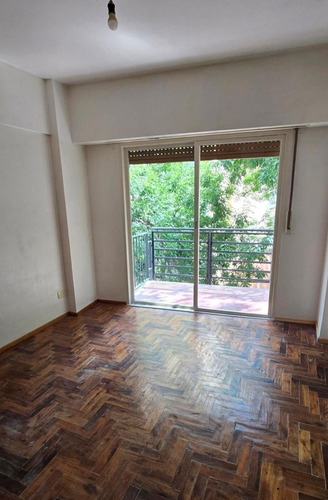 Departamento De 35m² Con Balcón Al Frente. Barrio Y Ubicación Privilegiadas: En La Vereda Del Subte H Y D. Zona Industrial Y Comercial. Facultades. Apto Profesional. Mega Punto Del Planeta. Dueño Dir