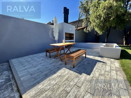 Imagen 28 de 30 de Casa 7 Ambientes - Jardin - Parrilla - Villa Adelina