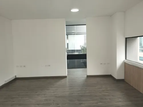 Oficina En Arriendo En Chiconavarra. Cod A1614526