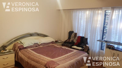 Casa De Tres Ambientes En Venta. Hurlingham.