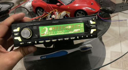 Auto Estereo Clarion . (Usado)