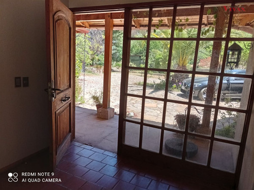 Casa En Venta De 6 Dorm. En Olmué