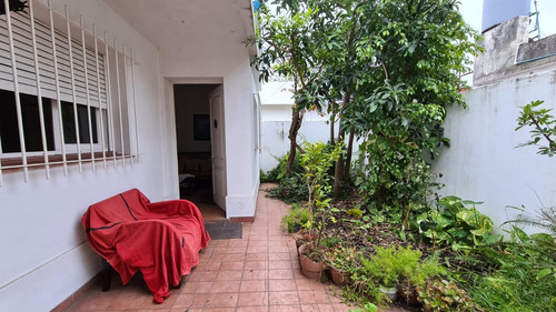 Imagen 2 de 10 de Casa Ph Con Ambientes Amplios Y Luminosos En Castelar Sur