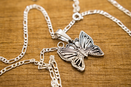 Imagen 3 de 4 de Dije De Plata Mariposa Monarca