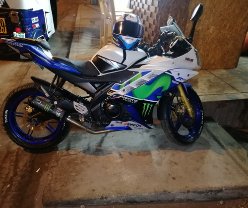 Yamaha  R15 V2