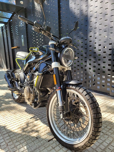 Husqvarna Svartpilen 401