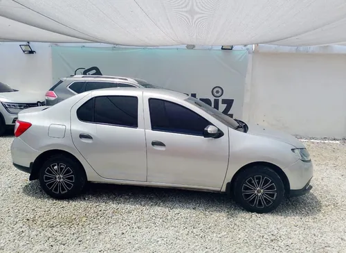 Renault Logan 1.6 Privilege / Intens