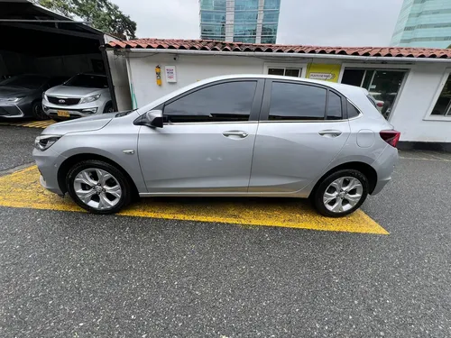 Chevrolet Onix 1.0T Premier Hatch At