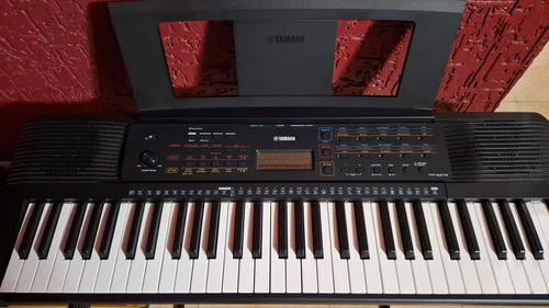 Teclado Yamaha Psr-e273 (incluye Paral) (Usado)