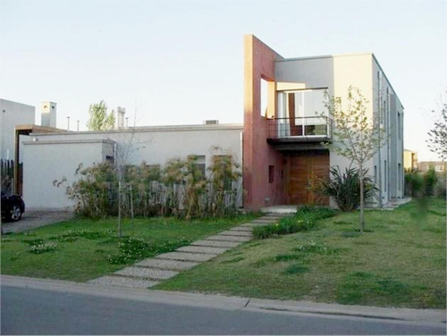 Imagen 1 de 30 de Excelente Casa Sobre Lote Central
