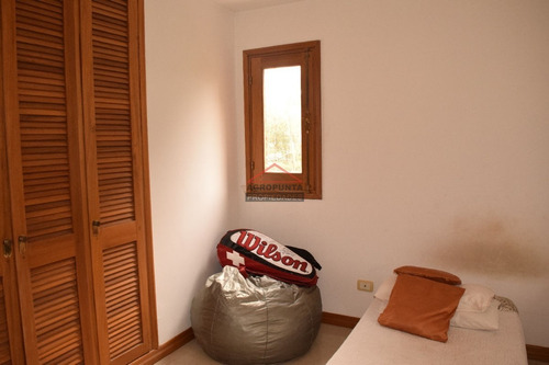 Casa En Lugano, 5 Dormitorios - Ref: 4094