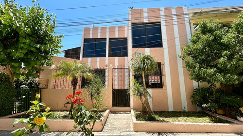 Casa De 2 Pisos En Condominio Cerrado, A Tan Solo 200 Metros De Escuelas (kinder, Primaria, Secundaria, Preparatoria Y La Escuela Normal De Jilotepec), A 500 Del Super, Sobre La Avenida Principal