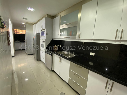 Apartamento En Venta En Las Esmeraldas 24-9563 Yf