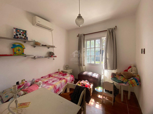 Vendo: Casa De 2 Dormitorios En Colón