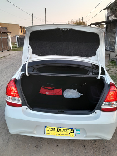 Toyota Etios 1.5 Sedan X