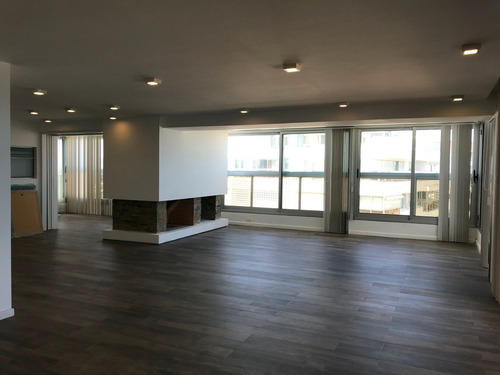 Pent-house En Playa Mansa 5 Dormitorios, Frente Al Mar