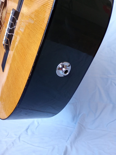 Guitarra Criolla Clásica Electroacústica Con Corte + Funda Naranja Claro Y Negro Diestro Madera (Usado)