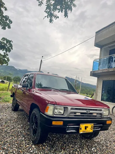Toyota Hilux 2.4l 117 hp 4x2