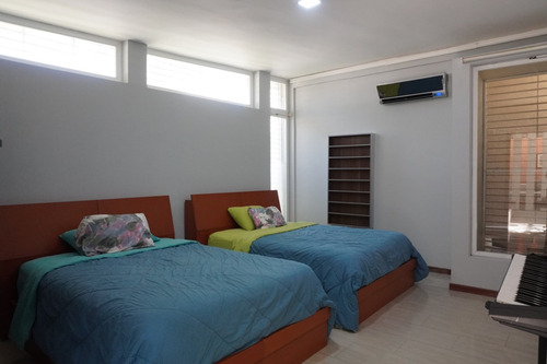 Casa En Urb Guataparo, Conjunto Residencial Villas Laguna Club, Valencia. L.m