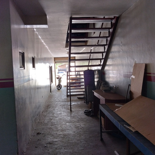 Edificio O Local Comercial En El Sector Amparo