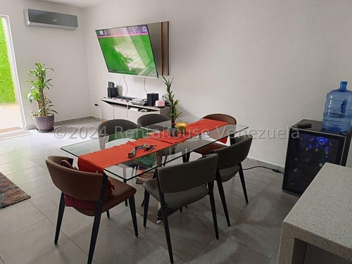 Townhouse Venta Concepto Abierto, Pozo De Agua, Piscina Y Area Social Para El Disfrute Familiar.el Rincon Valencia Carabobo Leida Falcon Lf25-158