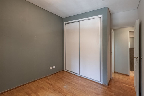 2 Amb. Apto Credito - Patio Y Balcon - Estado Muy Bueno,.-