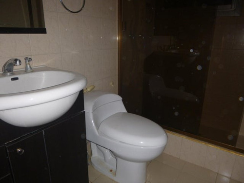 Espectacular Pent House Con Excelente Vista Panoramica, Amplios Espacios, Moderna Cocina Empotrada, Pisos De Porcelanato, Llos Naranjos Rsz