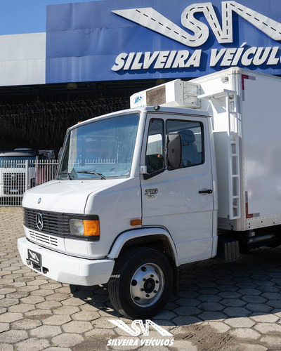 Merdes-benz 710 - Ano: 2004 - Baú Refrigerado