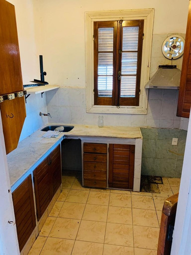 Imagen 24 de 28 de Muy Buena Casa, Construcción De Época, Con Potencial Para Reciclaje.