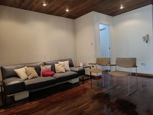 Imponente Casa Con Luz Natural Y Ventilacion En Venta En Chuao Yf