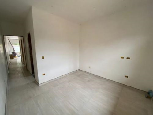 Imagem 12 de 17 de Casa No Bairro Savoy, Em Itanhaém, Litoral Sul De São Paulo, Localizada No Lado Serra. Possui Piscina, Churrasqueira E Vaga Para 02 Automóveis.