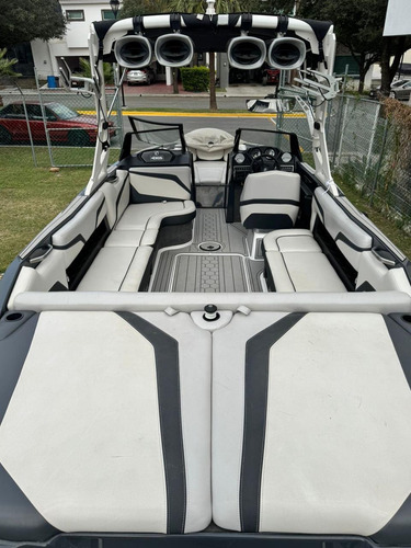 Lancha Axis T23