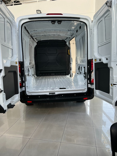 Imagen 6 de 16 de Ford Transit Furgon Medio