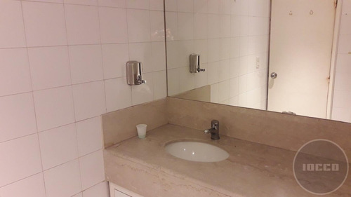 Imagen 7 de 17 de Local Y Oficinas Con Mejoras - En Ciudad Vieja Desarrollado En 3 Plantas