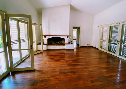 Imagen 11 de 24 de Venta Casa Con 3 Dormitorios, 3 Baã¿â±os, Piscina Y Jardã¿ân En Carrasco Sur A Cuadras De La Rambla