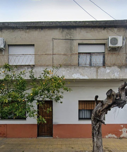 Casa Con 3 Departamentos , Independientes Con Cochera Y Fonde Y Terraza 140 Mts 2 Aprox. Acha 2800 Villa Luzuriaga 