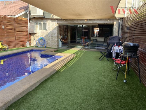 Imagen 2 de 25 de Casa En Venta De 4 Dorm. Con Piscina En Lampa Valle Grande
