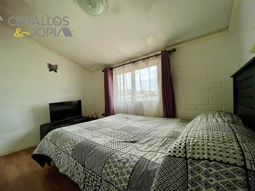 Casa En Venta De 2 Dorm. En Villa Alemana