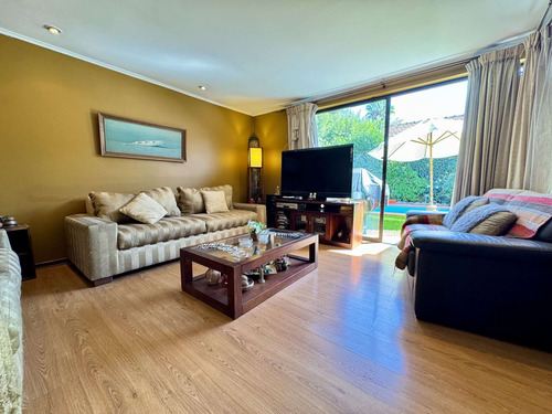 Casa En Venta, Gran Sitio En La Reina