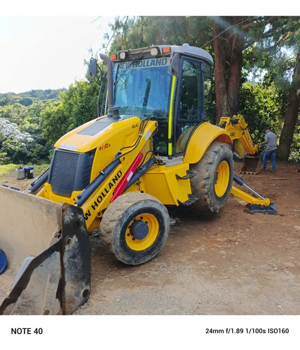 Retroexcavadora New Holland B110b Cabinada Con 4500 Horas