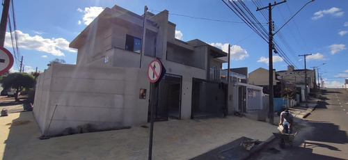 Sobrado Para Venda Em Guarapuava, Batel, 3 Dormitórios, 1 Suíte, 1 Banheiro - _2-1057597