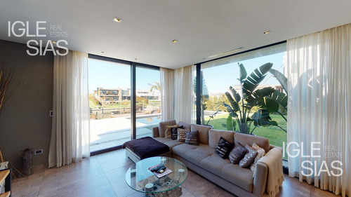 Casa En Venta Al Río 3 Dormitorios En El Yacht, Nordelta