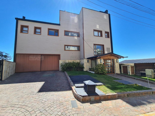 Departamento En Venta Ubicado En Centro De Bariloche, Bariloche