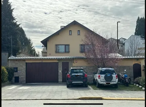 Venta Dos Casas, Una 4 Ambientes, Otra 8 Departamentos De 1 Y 2 Ambientes En El Centro De Bariloche