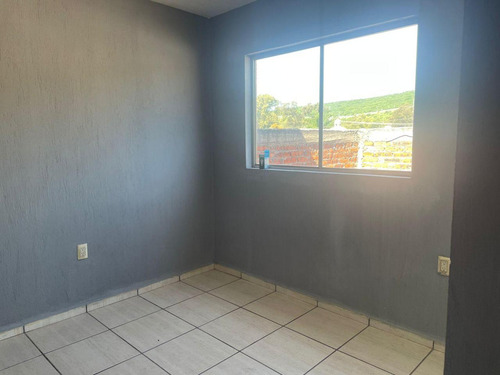 Casa En Venta En Col. Bernardo Cobos, Irapuato, Gto.
