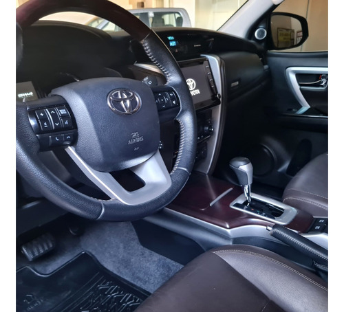 Toyota Hilux SW4 2.8 SRX 4X4 7 LUGARES 16V TURBO INTERCOOLER DIESEL 4P AUTOMÁTICO