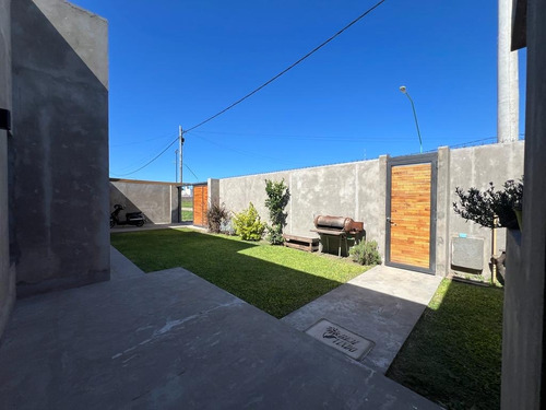 Casa A Estrenar En Venta- Angel Gallardo- Santa Fe