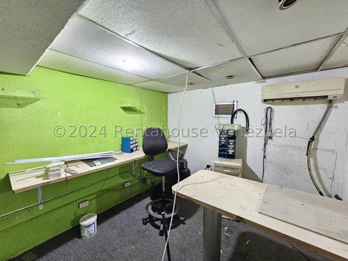 Acogedor E Iluminado Local Comercial Ubicado En El C.c. Parque Aragua 24-17294 Ec